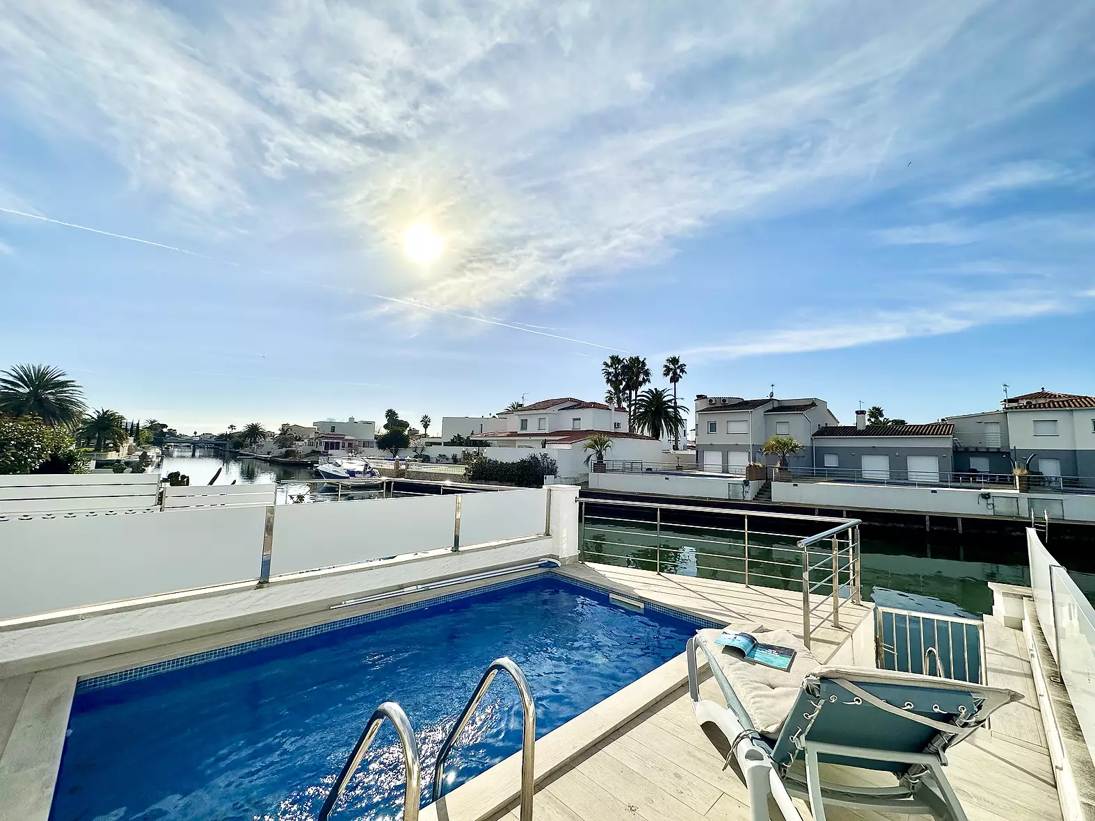 Schönes Haus mit Swimmingpool, Liegeplatz und Touristenlizenz in Empuriabrava