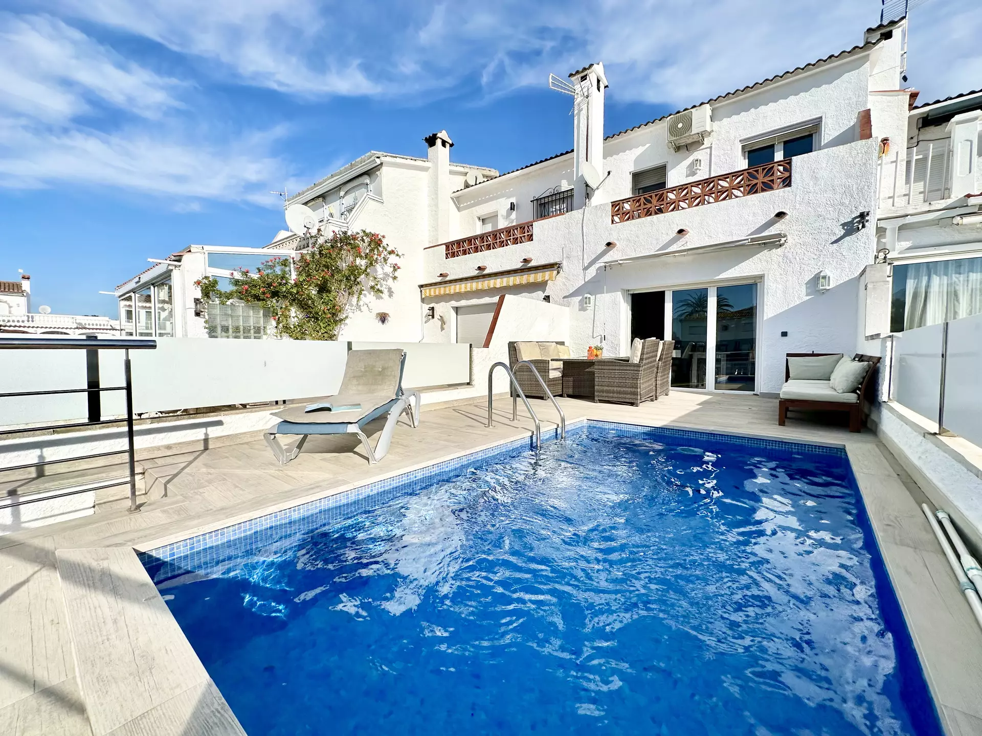 Schönes Haus mit Swimmingpool, Liegeplatz und Touristenlizenz in Empuriabrava