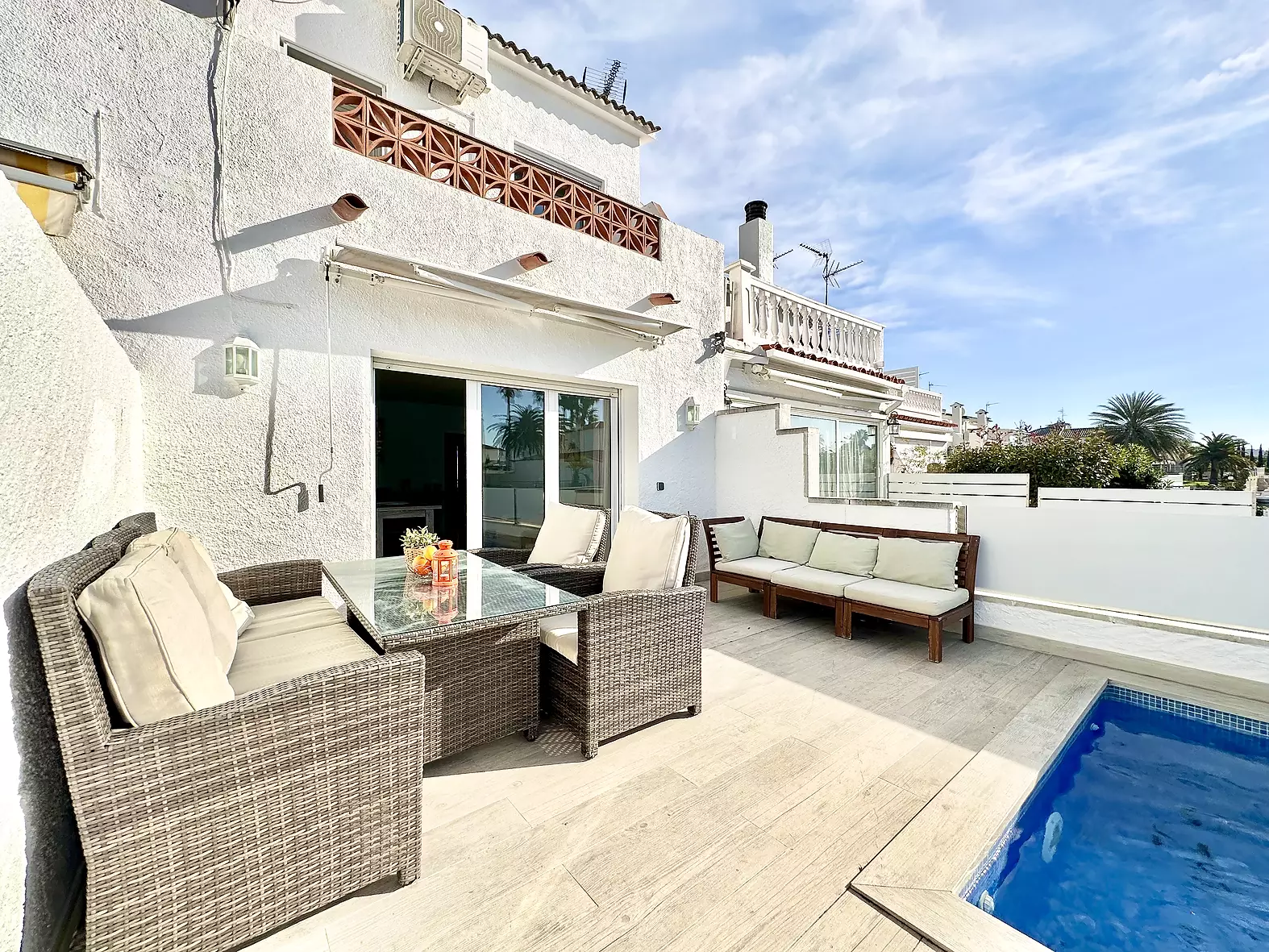 Belle maison avec piscine, amarre et licence touristique à Empuriabrava