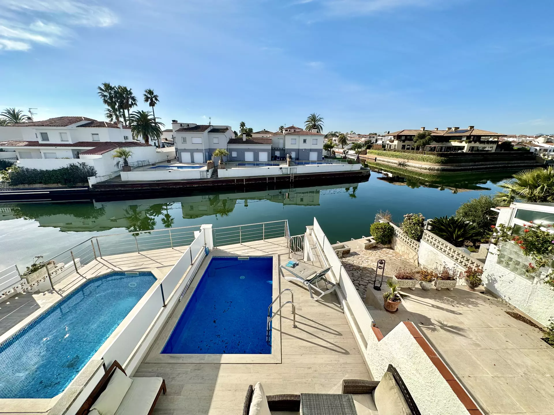 Schönes Haus mit Swimmingpool, Liegeplatz und Touristenlizenz in Empuriabrava