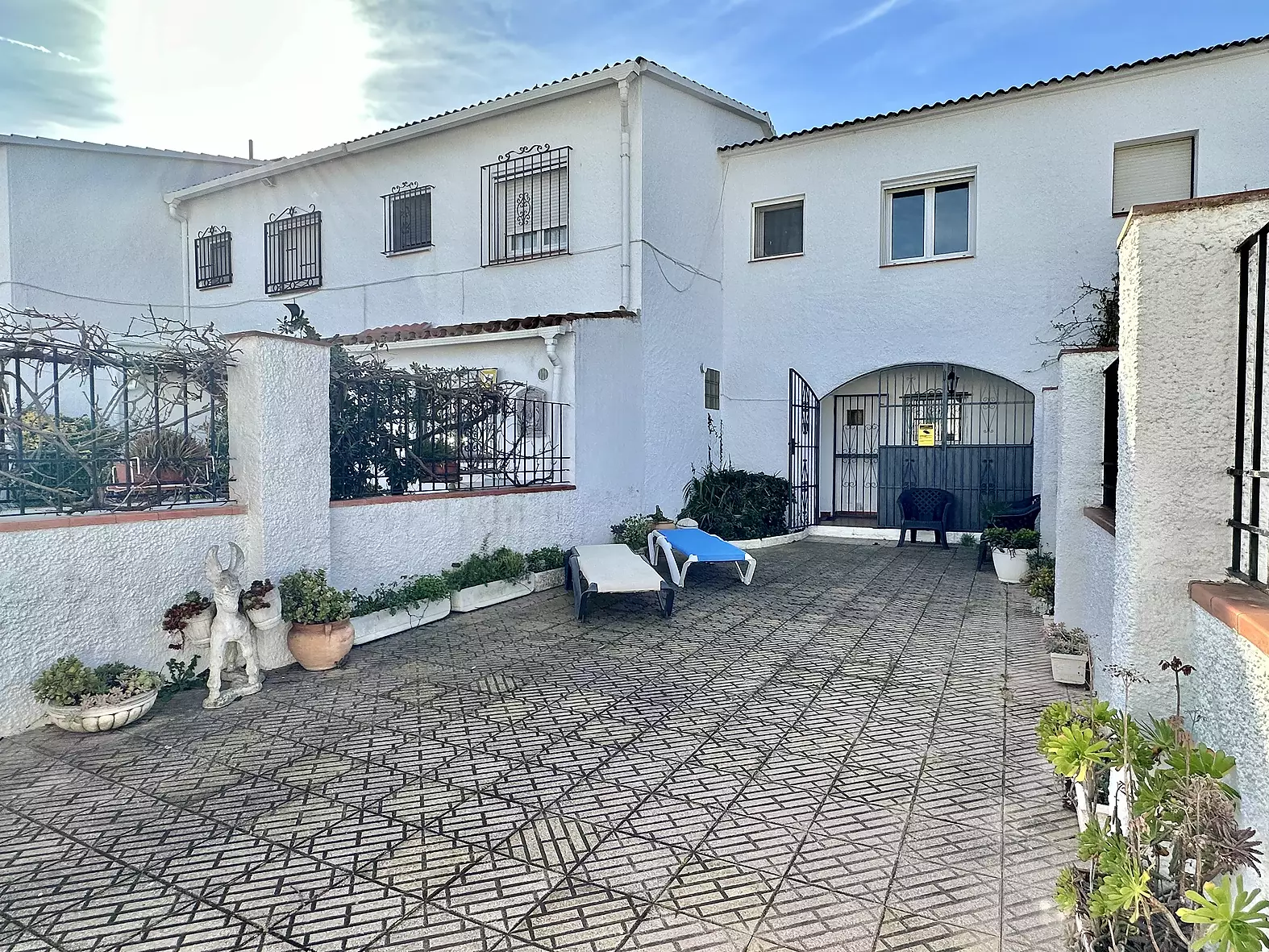 Belle maison avec piscine, amarre et licence touristique à Empuriabrava