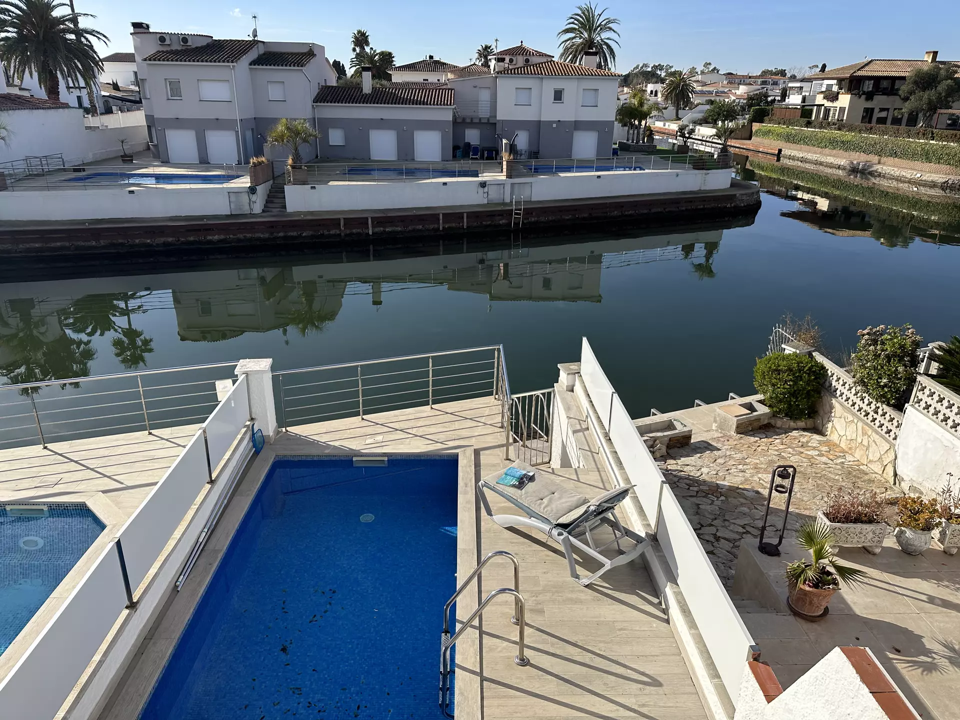 Schönes Haus mit Swimmingpool, Liegeplatz und Touristenlizenz in Empuriabrava