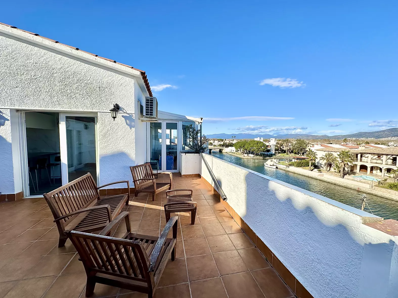 Schöne Wohnung mit traumhaftem Ausblick auf die Kanäle von Empuriabrava