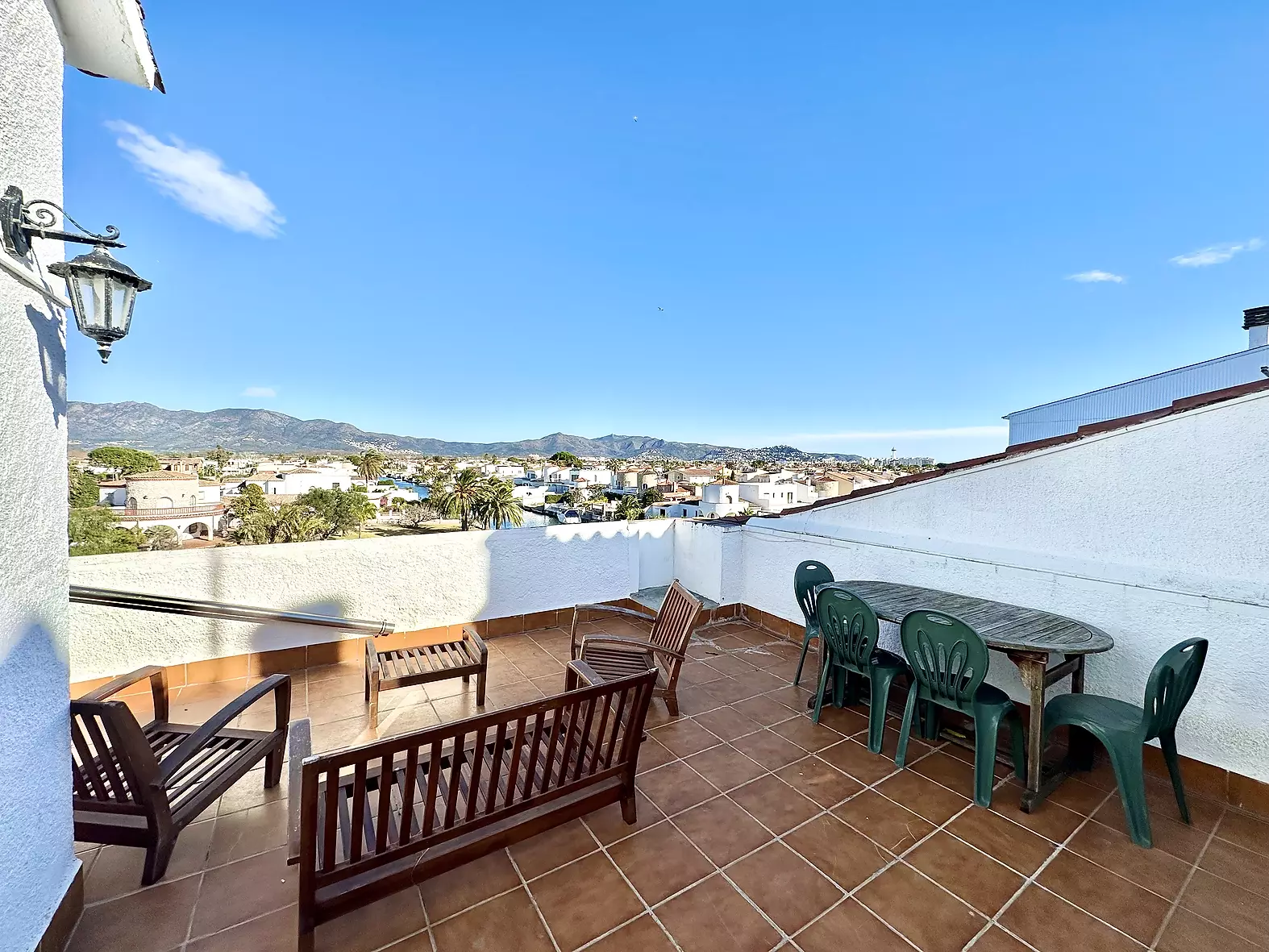 Precioso apartamento con impresionantes vistas a los canales de Empuriabrava