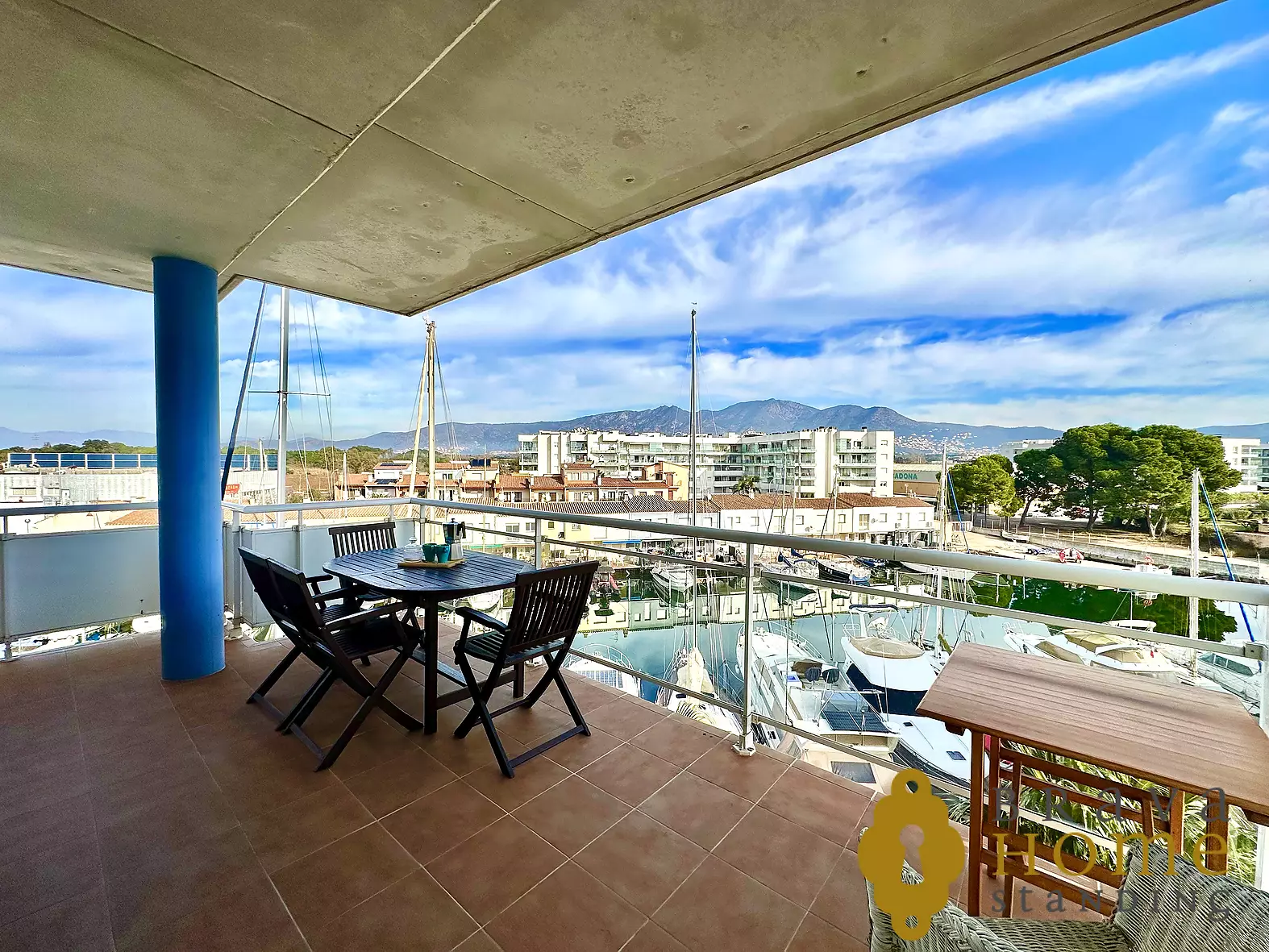 Magnífico apartamento con terraza y piscina en Rosas Santa Margarita