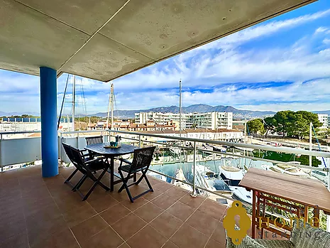 Magnífico apartamento con terraza y piscina en Rosas Santa Margarita