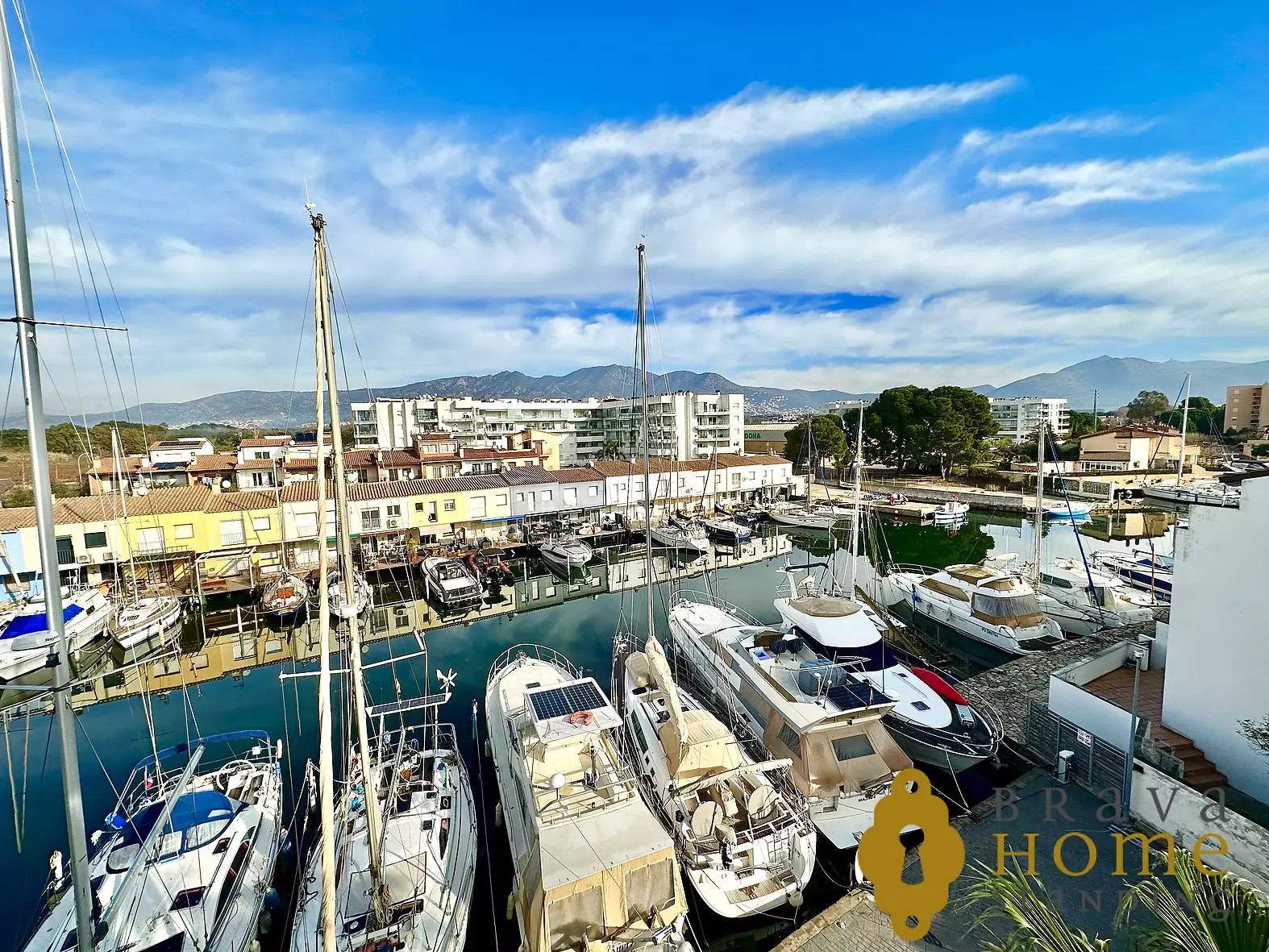 Magnífico apartamento con terraza y piscina en Rosas Santa Margarita