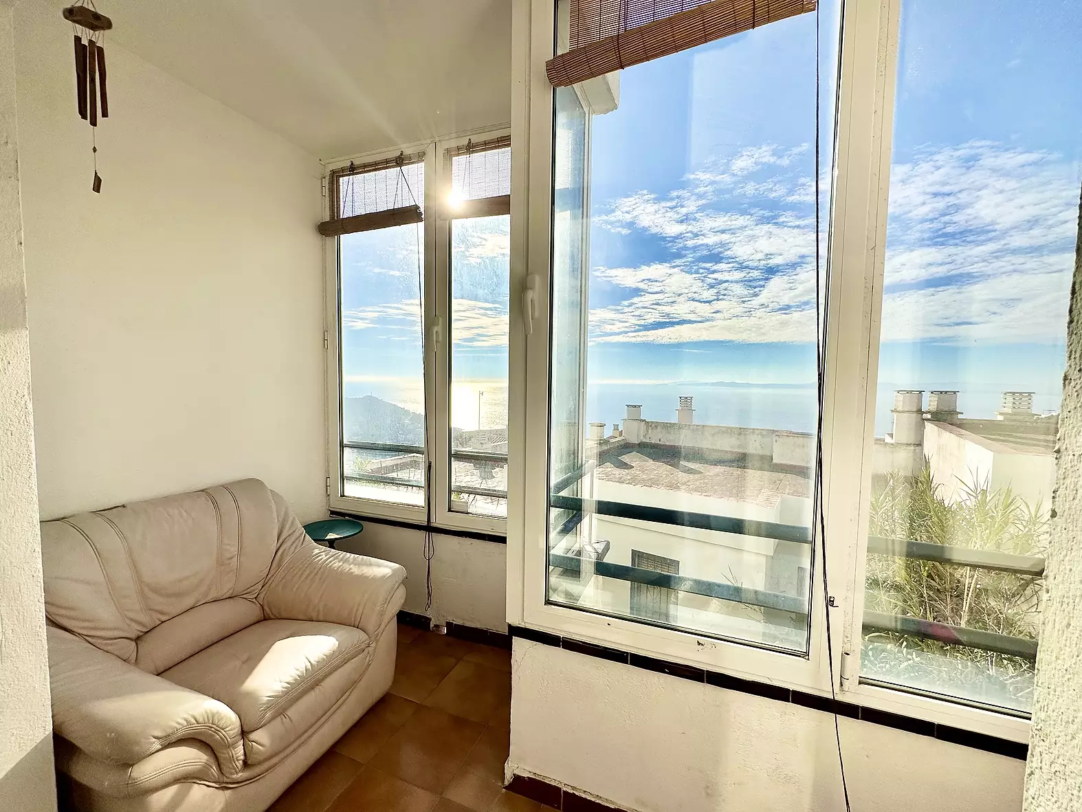 Piso con vistas al mar y a la montaña en venta en Rosas