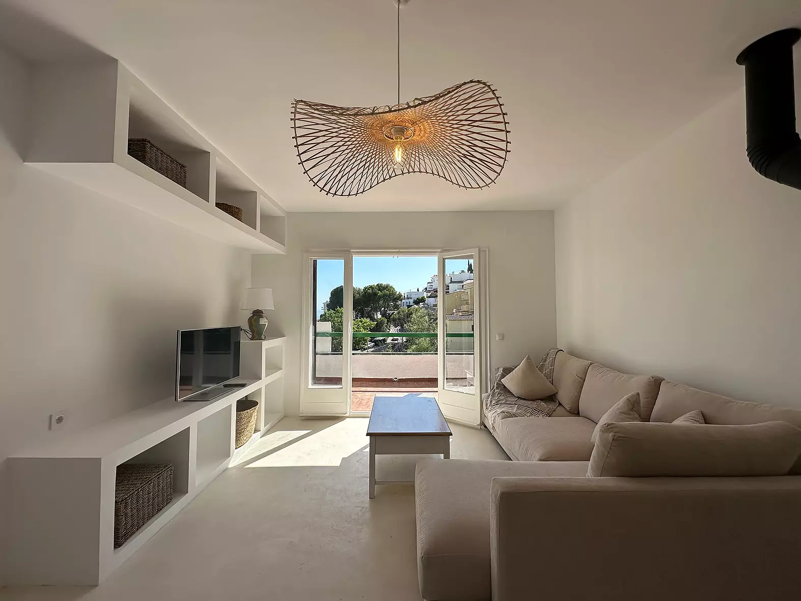 Manifique maison à vendre à côté de la plage d'Almadrava à Roses, avec vue sur la mer.