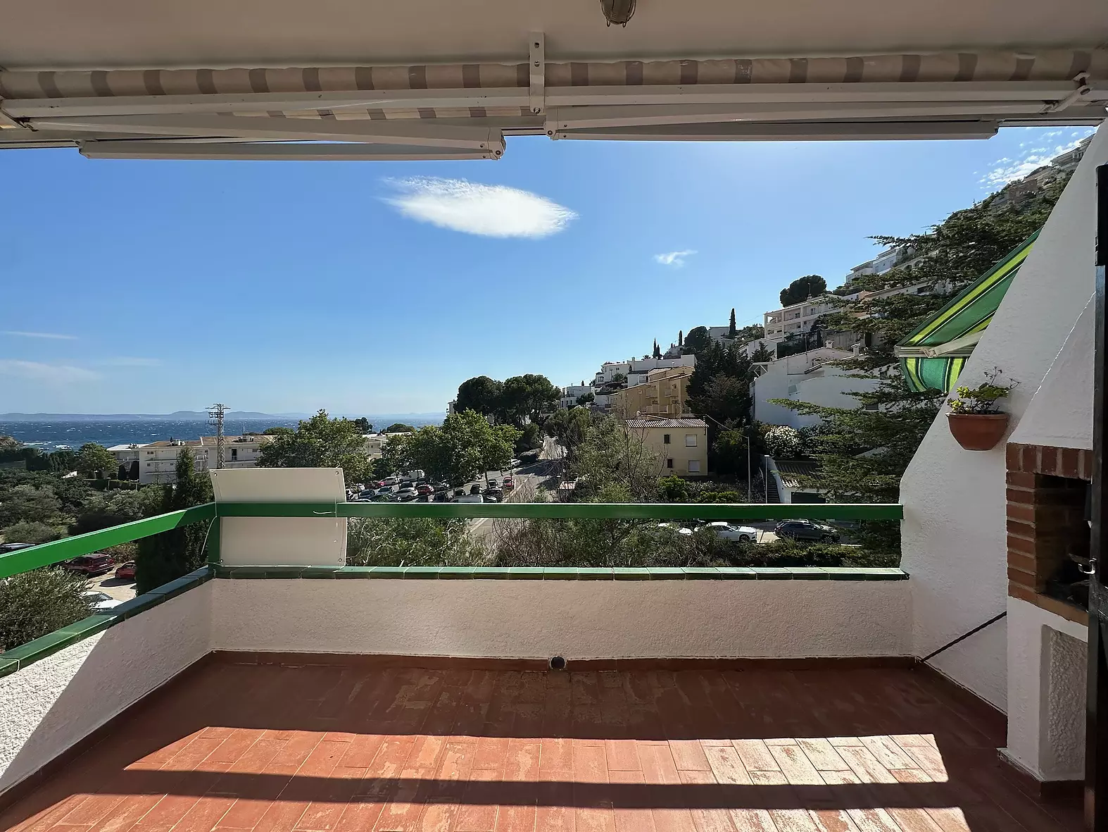 Manifique maison à vendre à côté de la plage d'Almadrava à Roses, avec vue sur la mer.