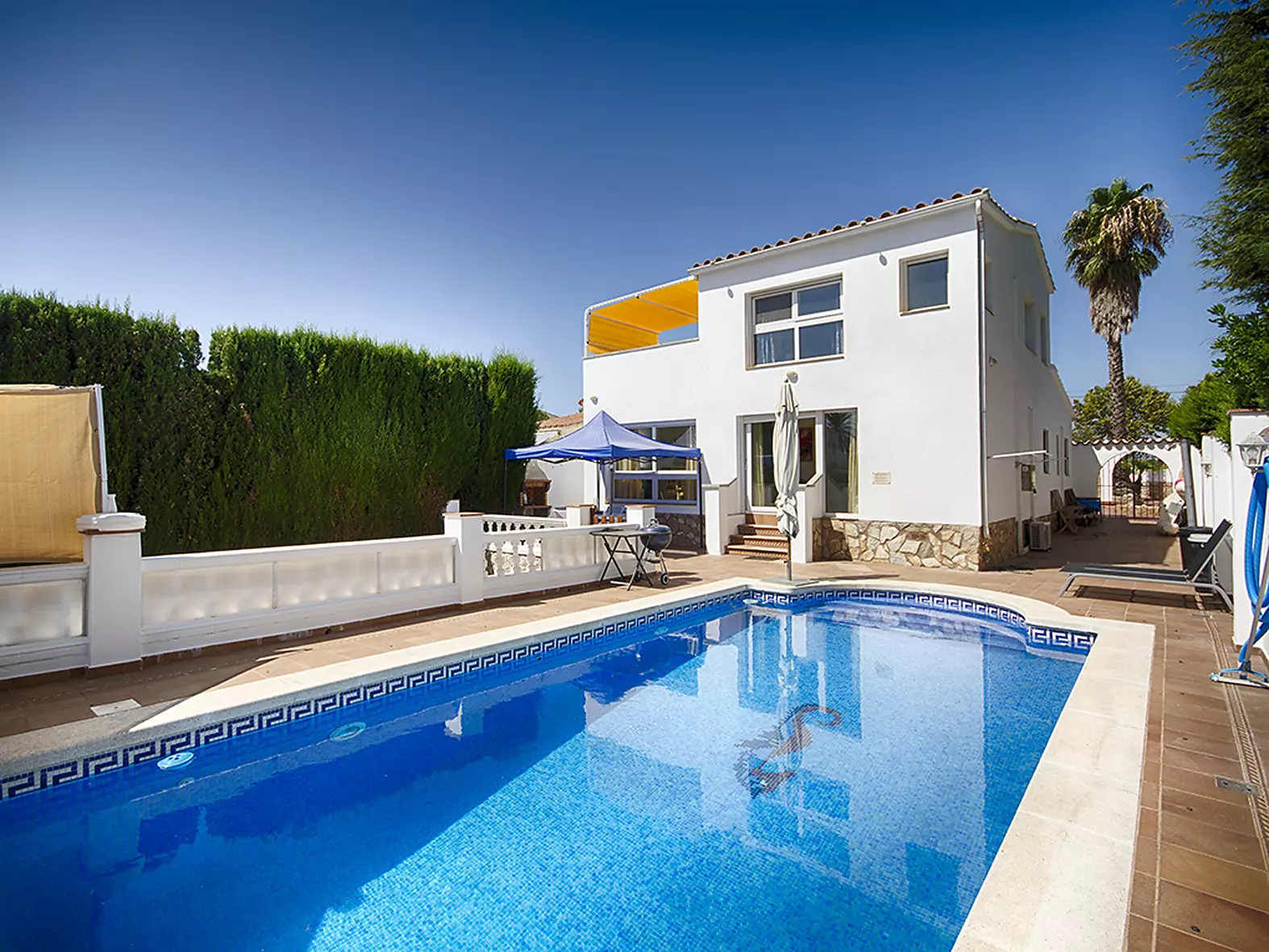 Espectacular casa amb amarratge de 12,5 m en canal ample a Empuriabrava