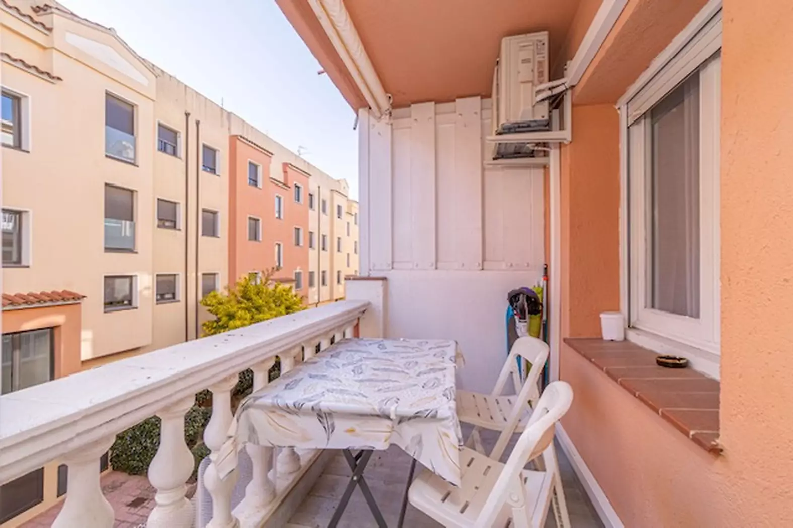 Apartamento con piscina cerca de la playa y del centro en Empuriabrava