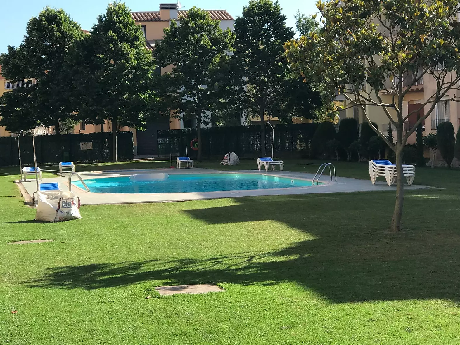 Apartment with pool near the beach and the center in Empuriabrava