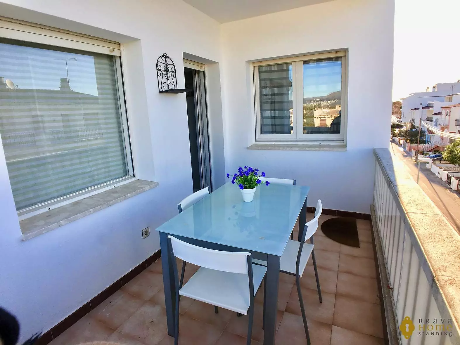 Stunning apartment with canal view for sale in Empuriabrava