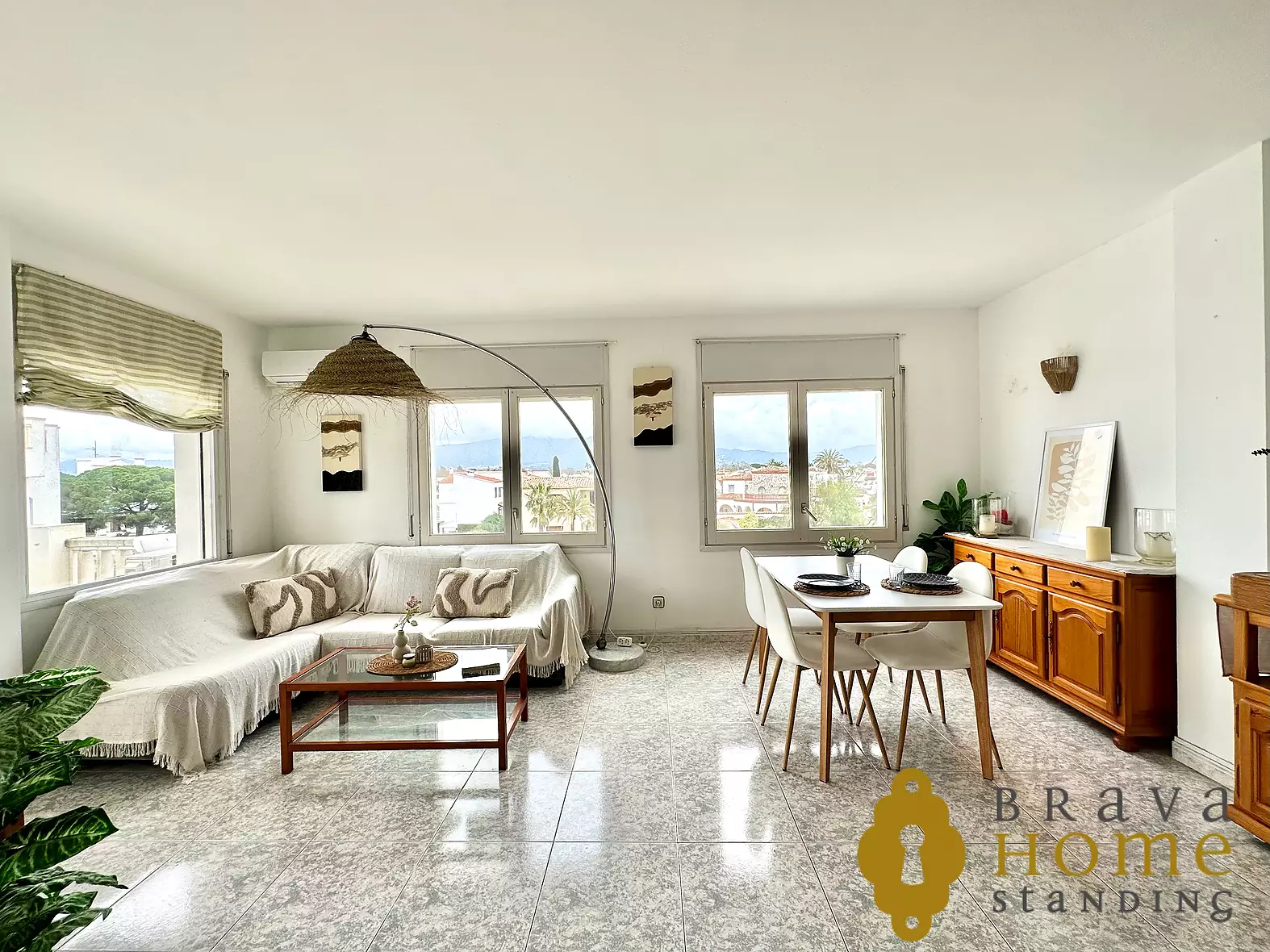 Stunning apartment with canal view for sale in Empuriabrava